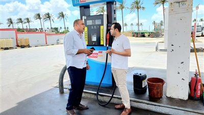 ضبط 3 محطات وقود بكفر الدوار لبيعهم المواد البترولية أعلى من السعر الرسمى