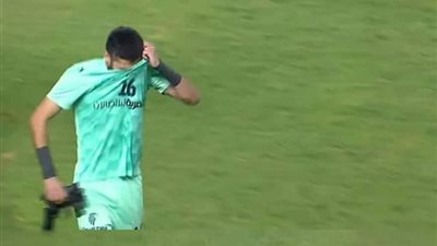 بسبب توقفه للمباراة.. خبير لوائح يكشف موقف أحمد يحيي من العقوبات