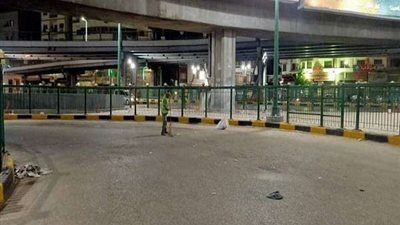 استمرار أعمال النظافة اليومية بمحيط ميدان الجيزه وشارع الجامعة (صور)