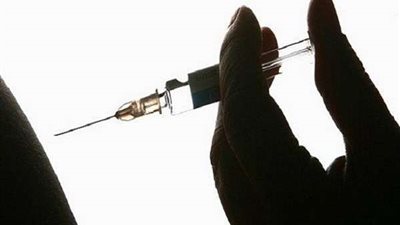 أضرار وخيمة.. خبير مناعة يحذر من حقنة هتلر