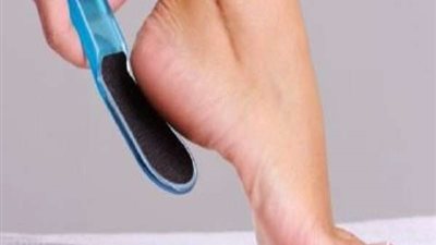 طرق سحرية للتخلص من تشقق القدمين