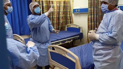 مع عودة إصابات كورونا.. الصحة توضح قواعد العزل المنزلي للمصابين