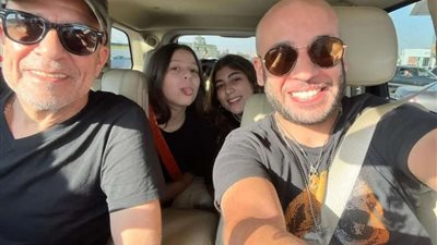 شريف منير ينشر صورا مع بناته ويعلق: شكرًا لوجودكم في حياتي