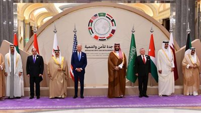 الرئيس السيسي يعود لأرض الوطن بعد المشاركة بقمة جدة