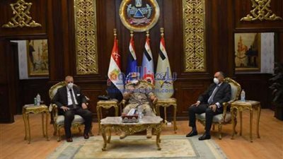 قيادة المنطقة المركزية العسكرية تكٌرم الفريق الطبي بمديرية الصحة بالمنيا