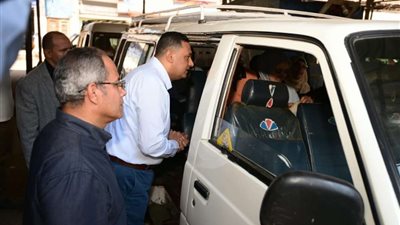 محافظ الدقهلية يتفقد موقف أجا العمومي للتأكد من التزام السائقين بالتعريفة الجديدة