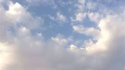 من الحجر الغربي.. غطاء سحابي يغطي سماء سلطنة عمان