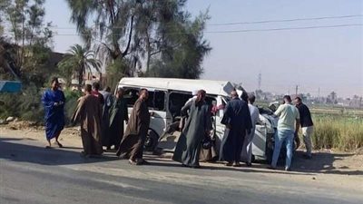 إصابة شخص صدمته سيارة أثناء عبوره طريق الفيوم الصحراوي