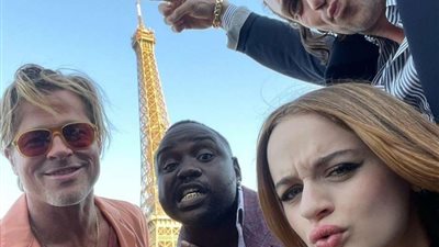 إطلالة شبابية لـ براد بيت لحظة الترويج لفيلمه 