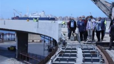 جولة لوزير النقل بميناء الإسكندرية وبدء التشغيل التجريبى لأكبر جراج متعدد الطوابق