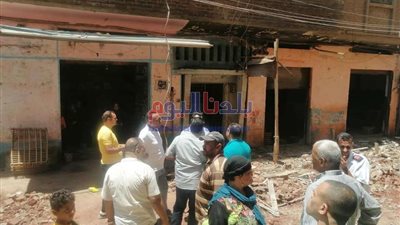 نكشف تفاصيل انهيار سقف بلكونه عقار في مدينه منوف (صور)