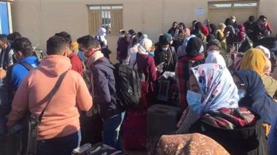 141 مصري يعودون لأرض الوطن هربا من كورونا بألمانيا