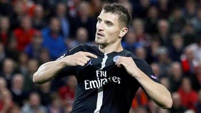 مدمر هازارد يقترب من الدوري الإنجليزي