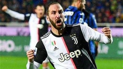 هيجواين: بكيت عند مغادرة ريال مدريد.. ويوفنتوس طردني بسبب رونالدو