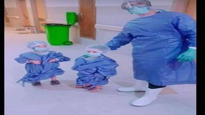 أطباء مستشفى الحجر الصحي بالبحيرة يدعمون الأطفال باللعب والهدايا