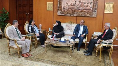 رئيس جامعة المنوفية يلتقى وفد من المجلس العربى للتدريب والإبداع الطلابى