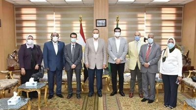 محافظ الشرقية: ينسق مع الجهات الخاصة بتحرير 10 ألاف و415 عقد تقنين أراضي