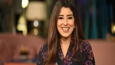 آيتن عامر تستطلع رأي جمهورها عن أحداث 