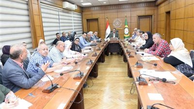 محافظ الدقهلية يوجه بسرعة تنفيذ قرارات الإزالة خلال اجتماعه مع رؤساء المراكز والمدن والاحياء