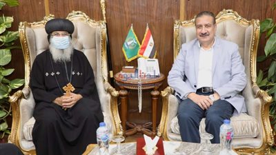 محافظ المنوفية يستقبل الأنبا مكسيموس أسقف بنها وقويسنا لتقديم التهنئة