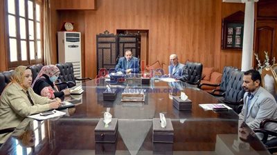 رئيس جامعة بني سويف يستعرض إنجازات مركز الطباعة والنشر خلال عام