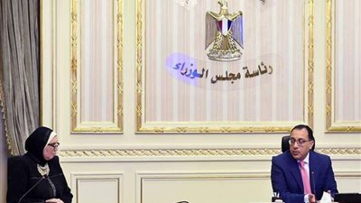 رئيس الوزراء يتابع موقف توصيل المرافق للمناطق والمجمعات الصناعية