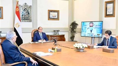 أحمد موسى عن اجتماع الرئيس بمديري مستشفيات العزل: «مشفتهاش فى حتة تانى»