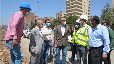 محافظ القليوبية يتفقد موقع تطوير طريق شركات البترول بمسطرد
