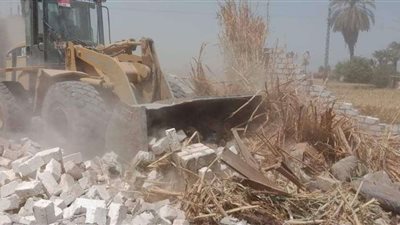 محافظ سوهاج: إزالة 29 حالة تعدي علي الأراضي الزراعية وأملاك الدولة