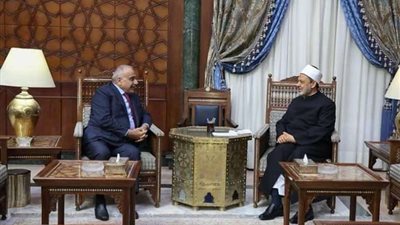 شيخ الأزهر: الابتلاءَ بالمصائبِ يُعرِّضُ المبتلى لثواب عظيم ينالُه جزاءَ ما قدَّمَ من شكر أو صبر