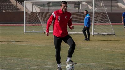 الأهلي يفتح باب المفاوضات مع هيدرسفيلد الإنجليزي لضم رمضان صبحي