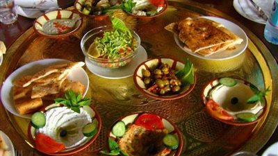 طرق تساعدك على الاستيقاظ وأطعمة يجب تجنبها في السحور