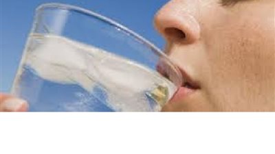 ارتداء غطاء للرأس وشرب كميات من المياه.. نصائح لتجنب أشعة الشمس