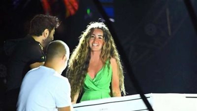 هنا الزاهد تشارك تامر حسني بحفل إطلاق ألبومه الجديد 