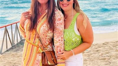 نرمين الفقي تألق رفقة صديقتها في أحدث إطلالة لها