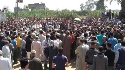 بالصور.. الآلاف من أهالي محافظة الدقهلية يشيعون جثمان شهيد بئر العبد بسيناء