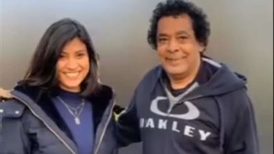 لمياء كرم تتغزل في الكينج محمد منير بصورة تجمعهما