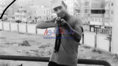 بالفيديو.. والدة أحد شهداء بئر العبد بسيناء تٌلقي نظرة الوداع الآخيرة عليه