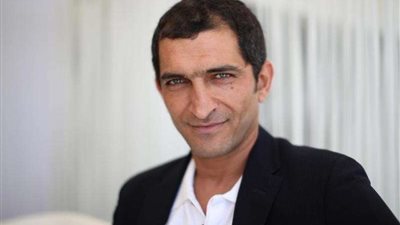 عمرو واكد يشارك ممثلة أفلام إباحية في عمل فني جديد.. صور