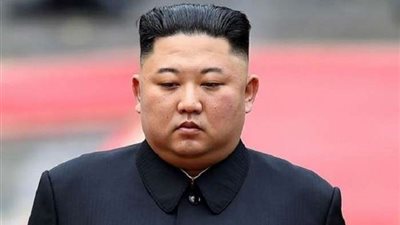 شاهد.. علامة في يد زعيم كوريا الشمالية تثير تكهنات حول صحته