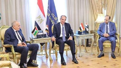 وزير الاتصالات يشهد مراسم إطلاق خدمات التوقيع الإلكترونى 