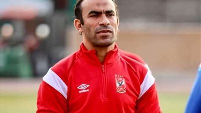 بعد الفوز على الجونة ..  سيد عبد الحفيظ يجتمع بلاعبي الأهلي