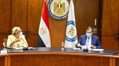 وزيرا البترول والبيئة يبحثان تنظيم فعاليات لخفض الكربون بمؤتمر المناخ COP27