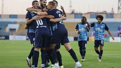 تاكيس جونياس يعلن عن قائمة بيراميدز لمواجهة البنك الأهلي في الدوري