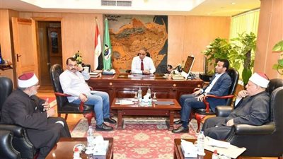 محافظ الفيوم يتابع آخر الإجراءات لتنفيذ مبادرة 