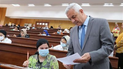 رئيس جامعة المنوفية يتفقد اختبارات قدرات كلية الإعلام