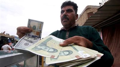 من الريال إلى التومان.. رحلة العملة الإيرانية داخل طهران
