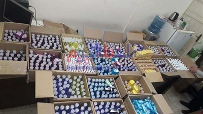 ضبط ٦ أشخاص يبيعون كحول مجهول المصدر على 