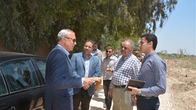 محافظ القليوبية يتابع أعمال رصف طريق 