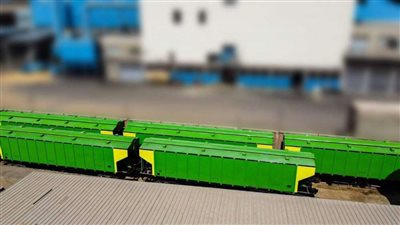 إنتاج أول قطار لنقل الغلال مكون من 25 عربة